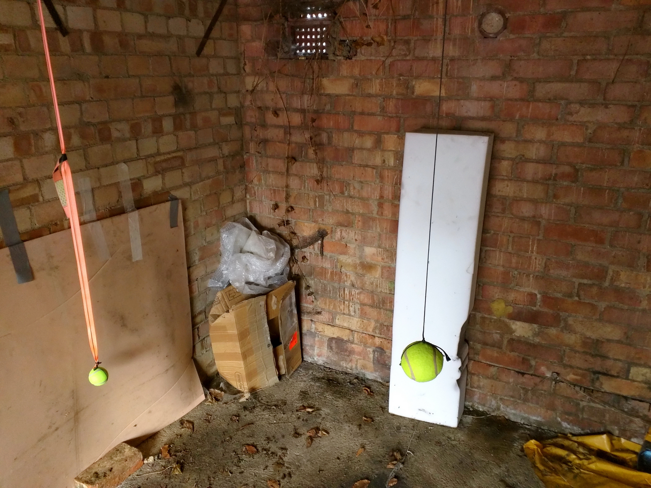 [Image: garage_balls_01.jpg]